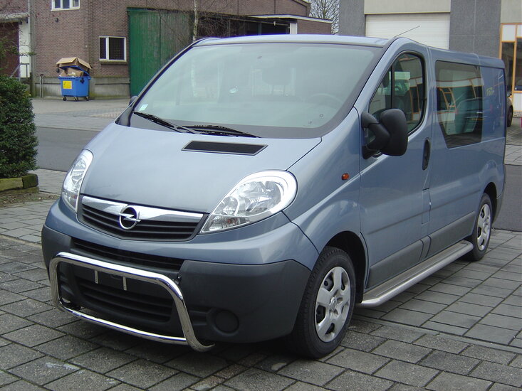 Nissan Primastar L1 sidebars 60 mm met RVS trede
