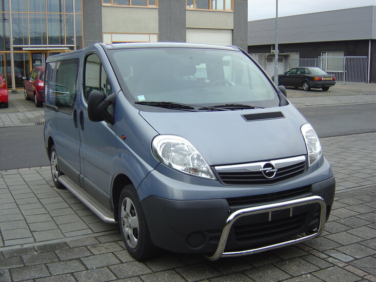 Renault Trafic 2001 tot 2014 L1 sidebars 60 mm met RVS trede